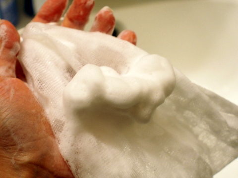 牛乳石鹸 赤箱 泡立て